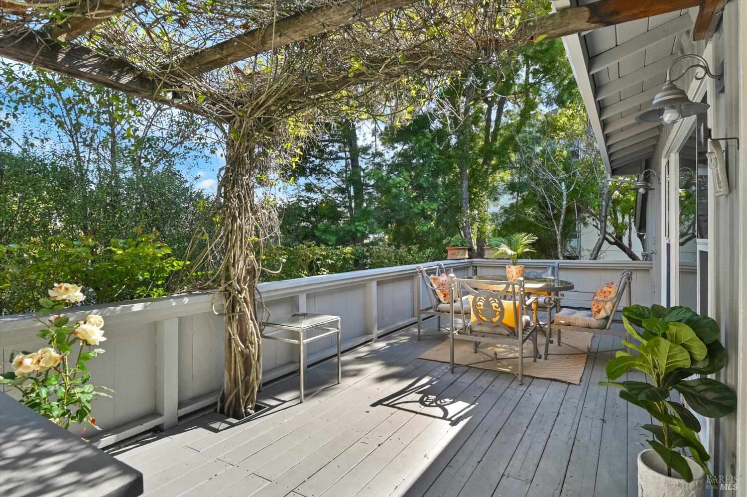 Detail Gallery Image 12 of 36 For 28 Hillcrest Dr, San Rafael,  CA 94901 - 2 Beds | 2 Baths