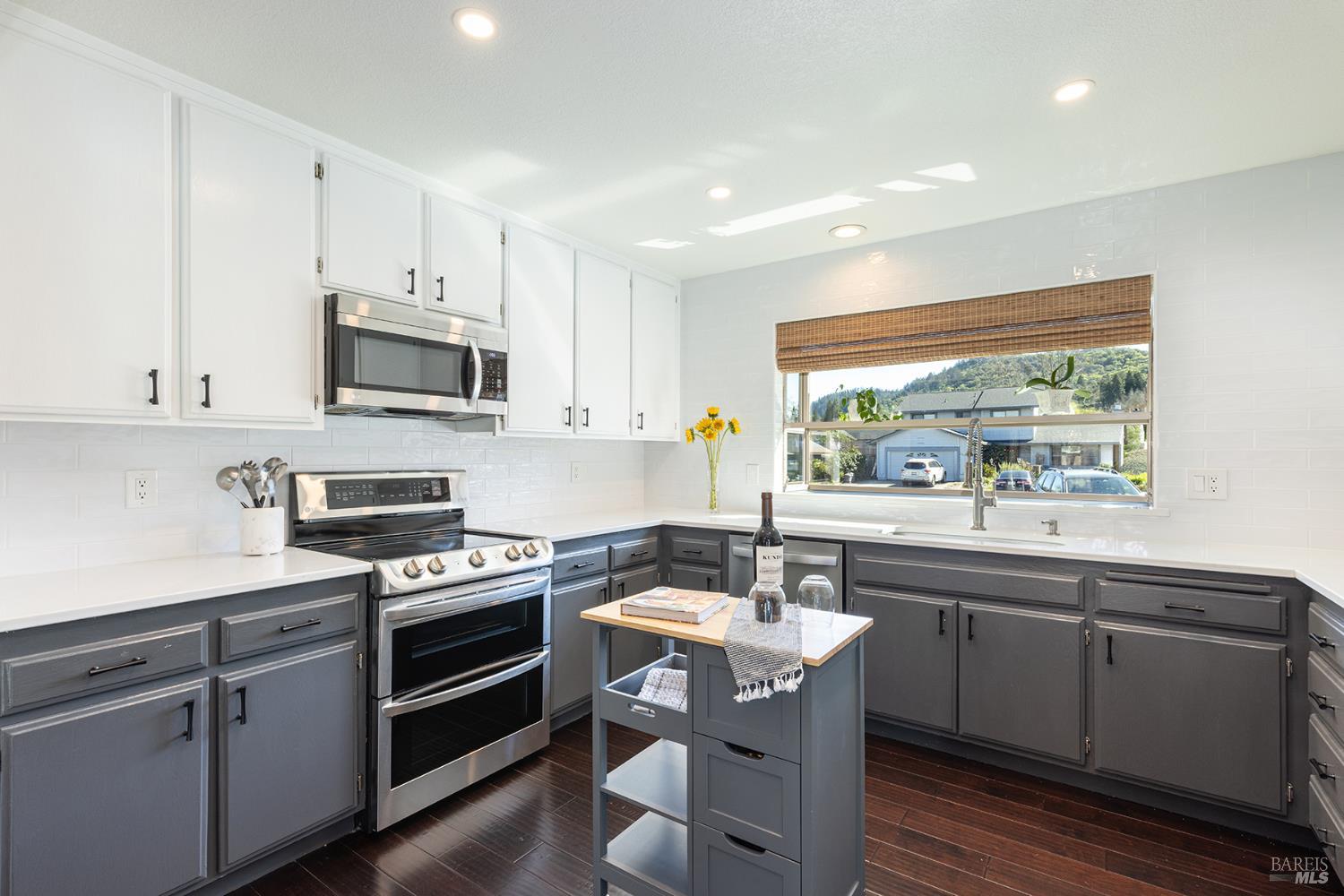 Detail Gallery Image 10 of 61 For 2409 Canin Ct, Santa Rosa,  CA 95405 - 3 Beds | 2 Baths