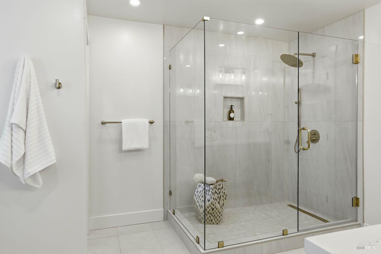 Detail Gallery Image 21 of 37 For 41 Park Dr, San Anselmo,  CA 94960 - 3 Beds | 2/1 Baths