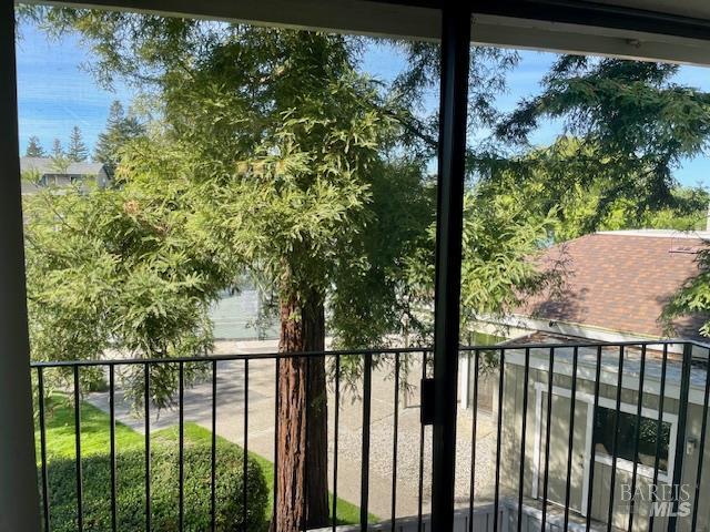 Detail Gallery Image 4 of 34 For 14 Scottsdale Way, Novato,  CA 94947 - 2 Beds | 2 Baths