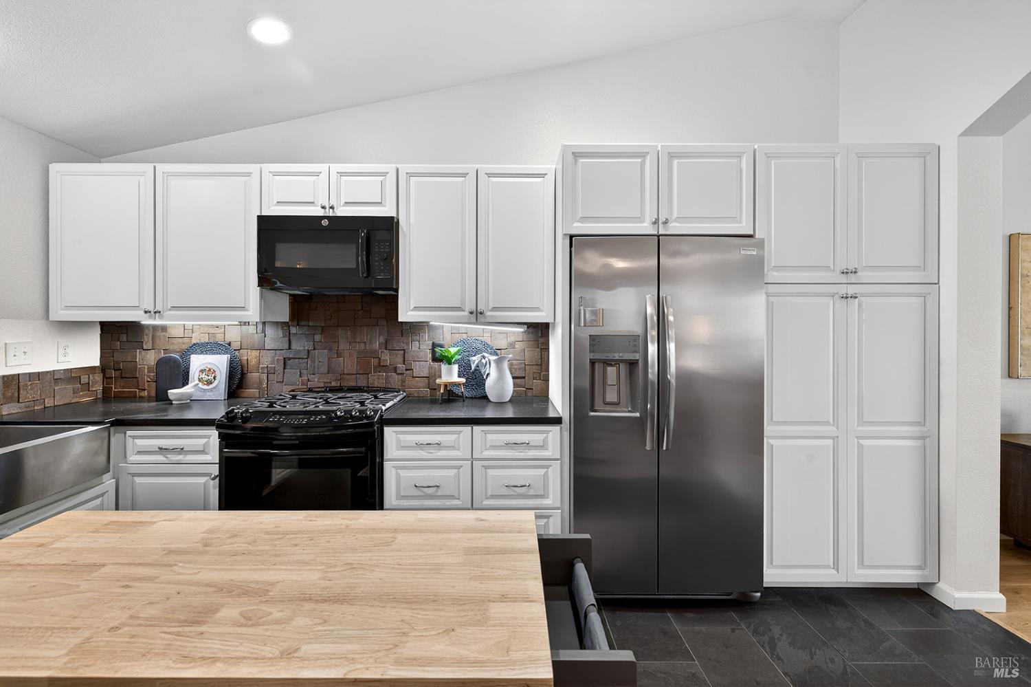 Detail Gallery Image 17 of 48 For 1056 Esparto Ct, Windsor,  CA 95492 - 3 Beds | 2 Baths