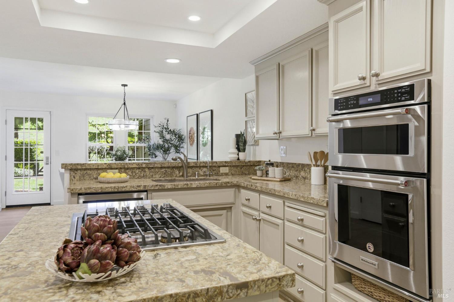 Detail Gallery Image 10 of 44 For 8 Partridge Dr, San Rafael,  CA 94901 - 3 Beds | 2/1 Baths