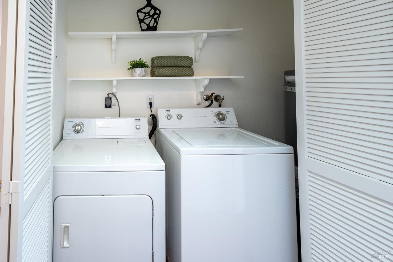 Detail Gallery Image 31 of 45 For 220 Headlands Ct, Sausalito,  CA 94965 - 2 Beds | 2/1 Baths