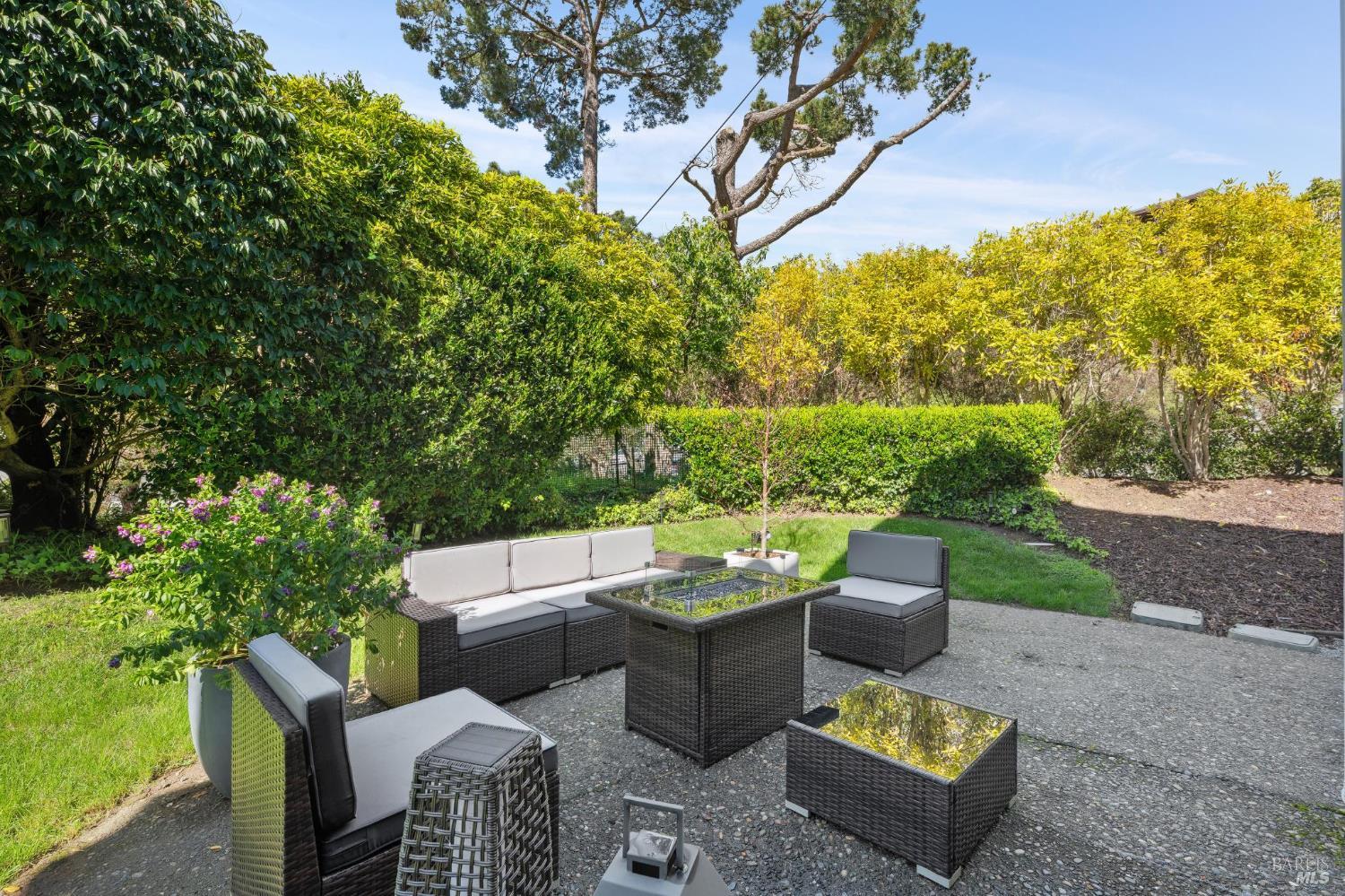 Detail Gallery Image 51 of 58 For 2 Lyford Dr #6,  Tiburon,  CA 94920 - 2 Beds | 2 Baths