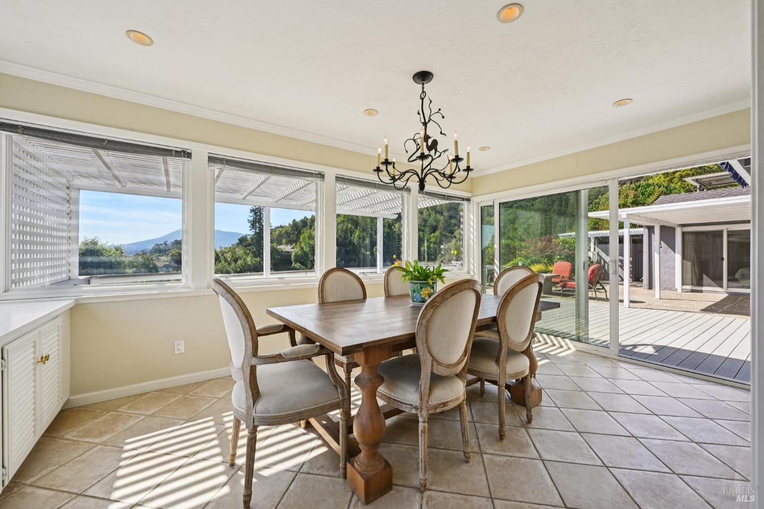 Detail Gallery Image 31 of 61 For 113 Convent Ct, San Rafael,  CA 94901 - 3 Beds | 2/2 Baths