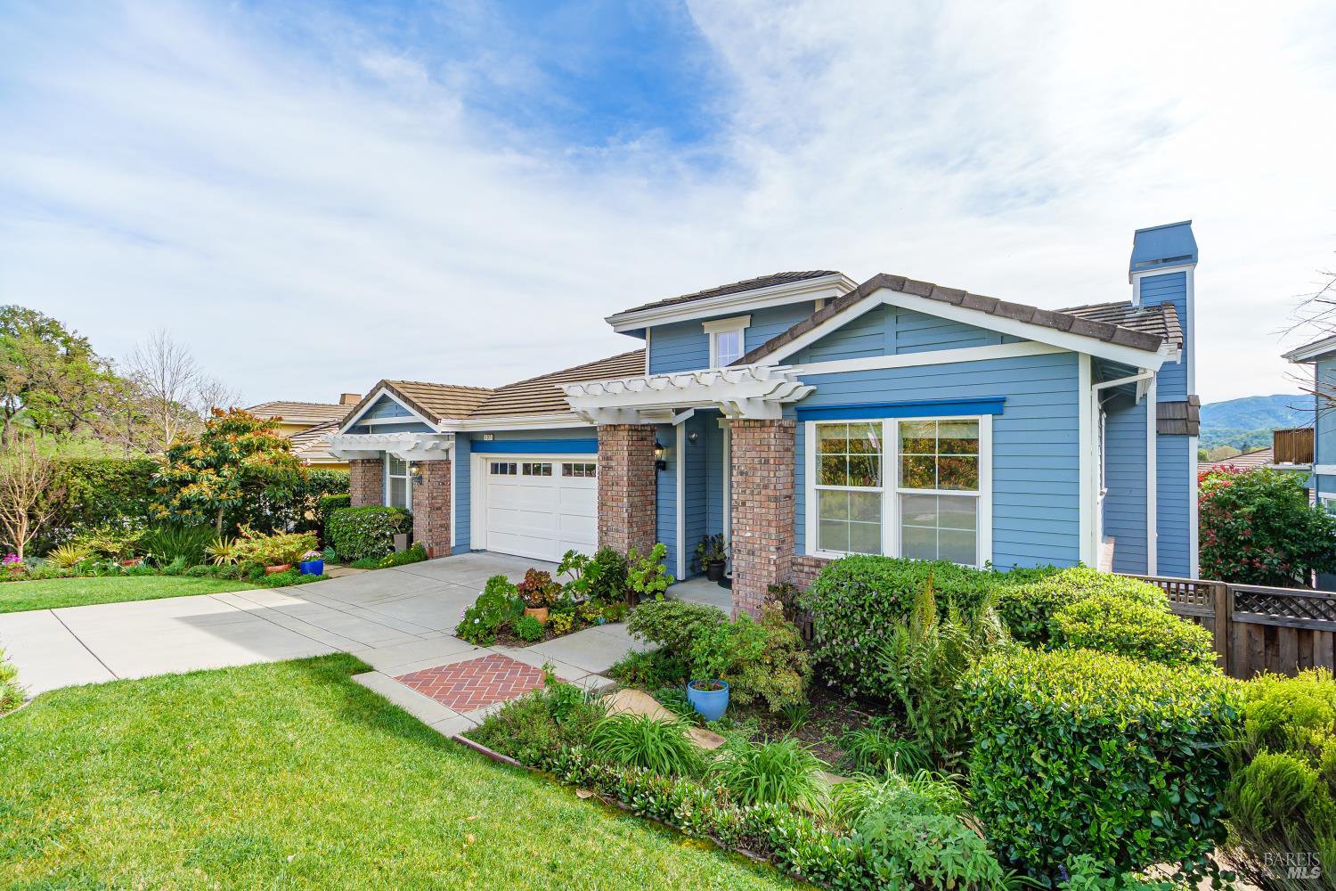 Detail Gallery Image 2 of 28 For 132 Pinheiro Cir, Novato,  CA 94945 - 3 Beds | 2/1 Baths