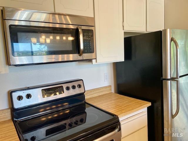 Detail Gallery Image 8 of 34 For 14 Scottsdale Way, Novato,  CA 94947 - 2 Beds | 2 Baths