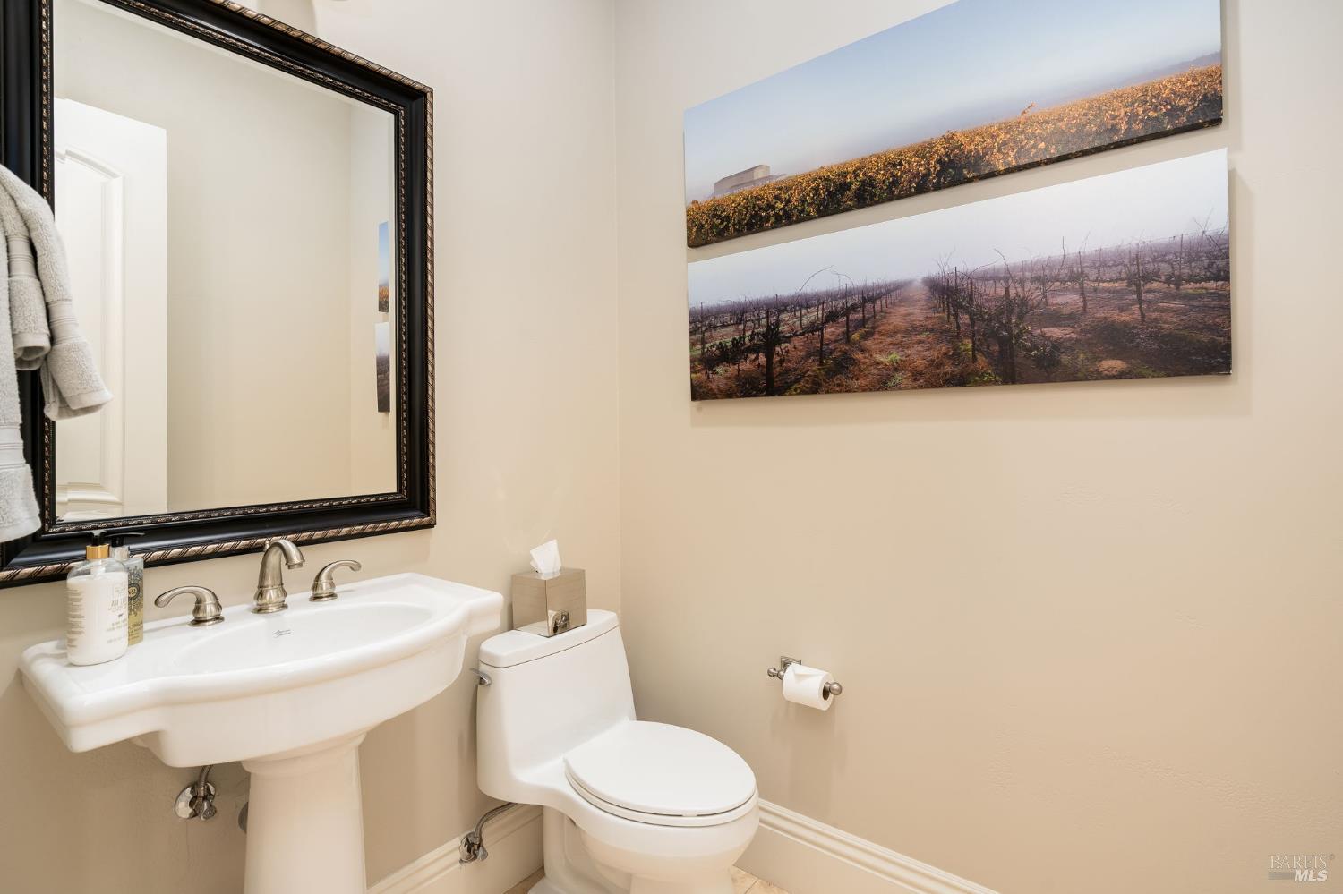 Detail Gallery Image 32 of 68 For 10 Canterbury Dr, Napa,  CA 94558 - 3 Beds | 3/1 Baths
