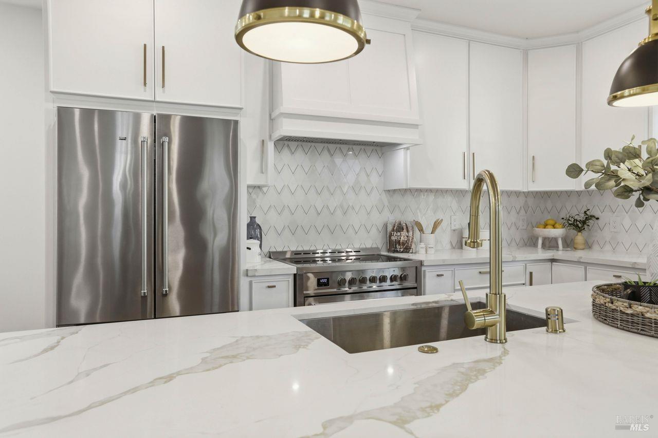 Detail Gallery Image 8 of 37 For 41 Park Dr, San Anselmo,  CA 94960 - 3 Beds | 2/1 Baths