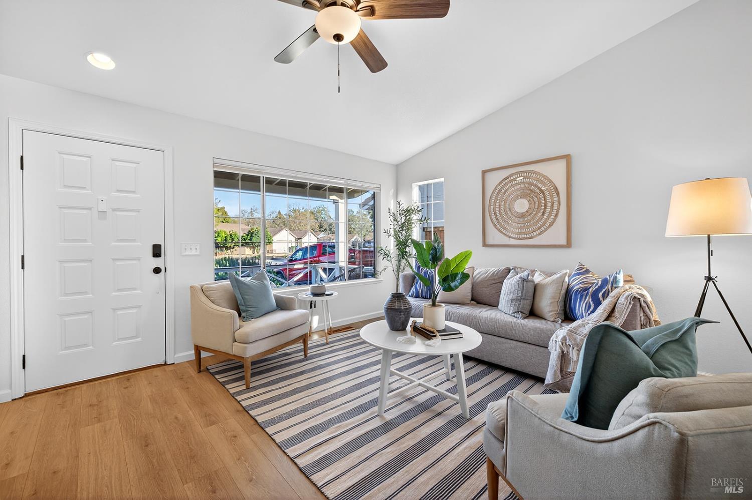 Detail Gallery Image 9 of 48 For 1056 Esparto Ct, Windsor,  CA 95492 - 3 Beds | 2 Baths