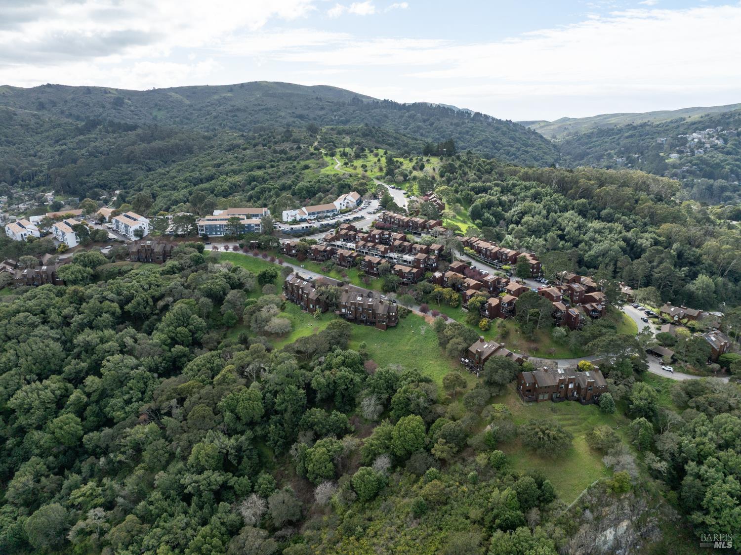 Detail Gallery Image 38 of 45 For 220 Headlands Ct, Sausalito,  CA 94965 - 2 Beds | 2/1 Baths