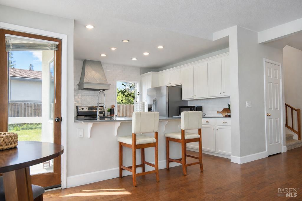 Detail Gallery Image 9 of 35 For 454 Harvest Cir, Vacaville,  CA 95687 - 5 Beds | 3 Baths