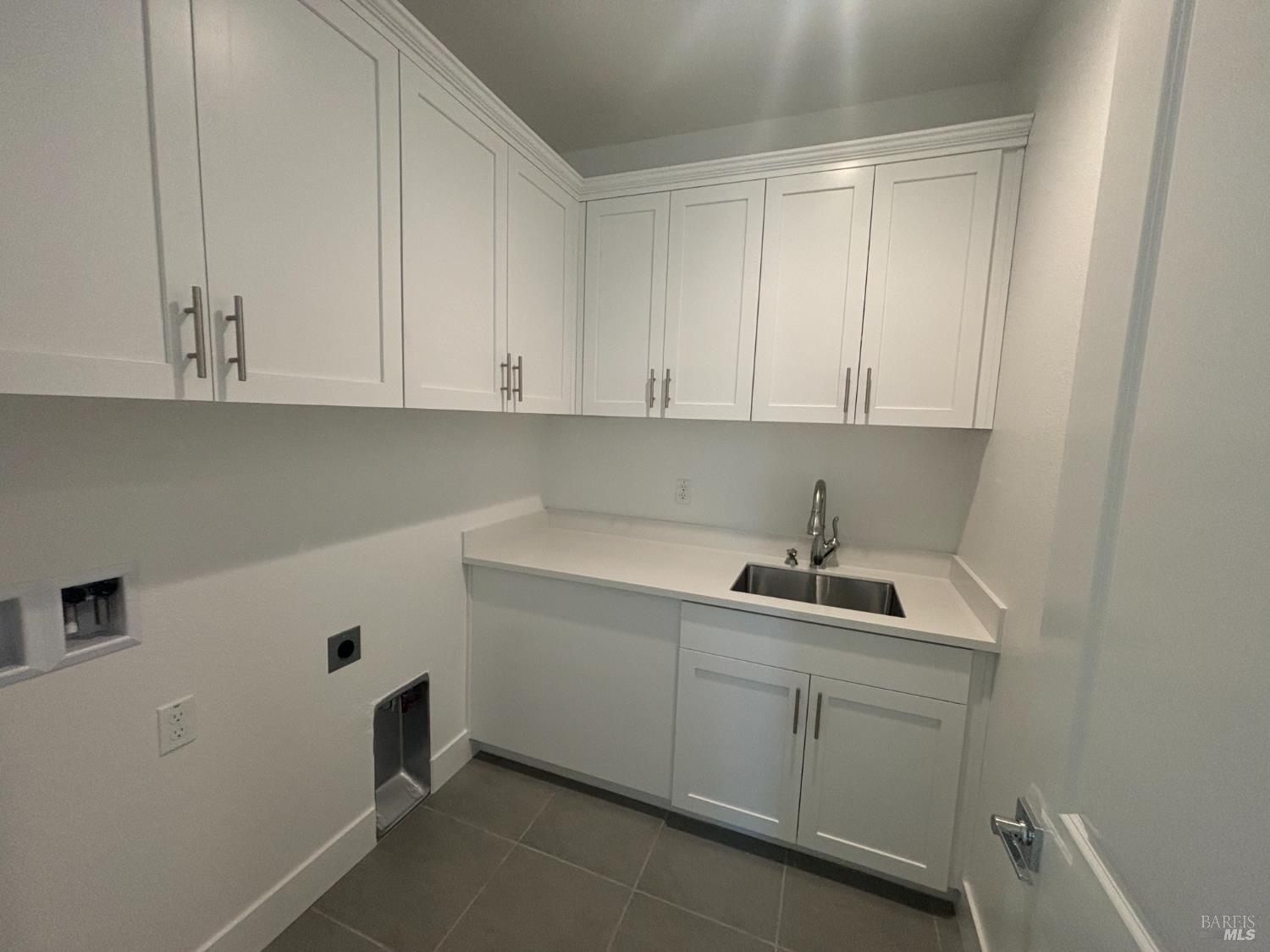 Detail Gallery Image 5 of 8 For 230 Echols Dr, Martinez,  CA 94553 - 4 Beds | 3 Baths