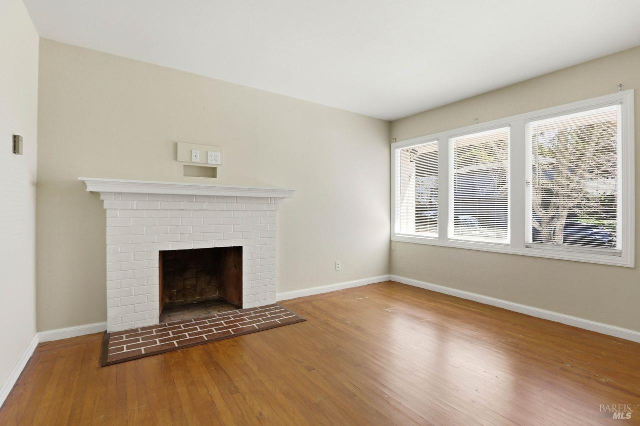 Detail Gallery Image 6 of 29 For 31 Claus Dr, Fairfax,  CA 94930 - 2 Beds | 1 Baths