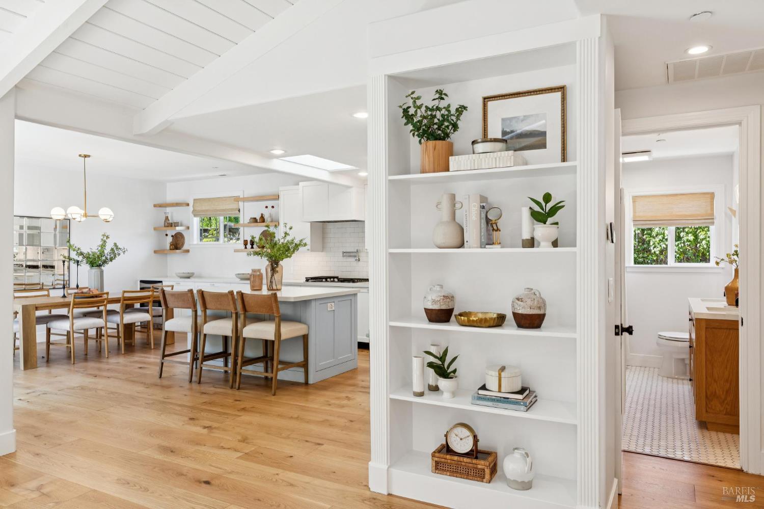 Detail Gallery Image 6 of 31 For 334 Karen Way, Tiburon,  CA 94920 - 4 Beds | 2 Baths