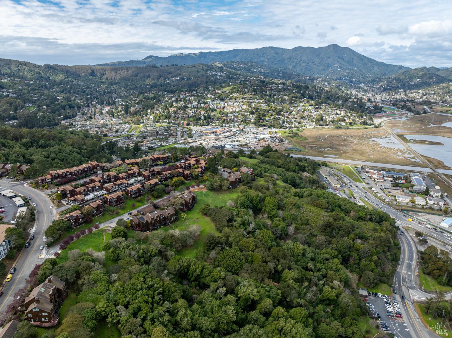 Detail Gallery Image 40 of 45 For 220 Headlands Ct, Sausalito,  CA 94965 - 2 Beds | 2/1 Baths