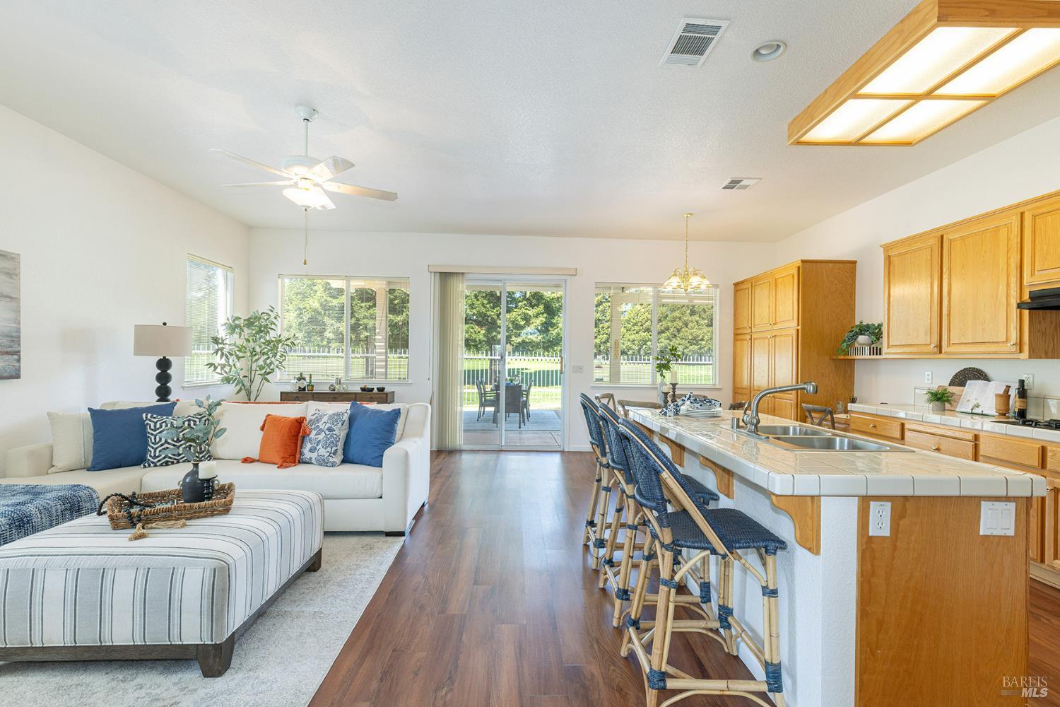 Detail Gallery Image 14 of 56 For 3896 Doral Dr, Fairfield,  CA 94533 - 4 Beds | 2 Baths