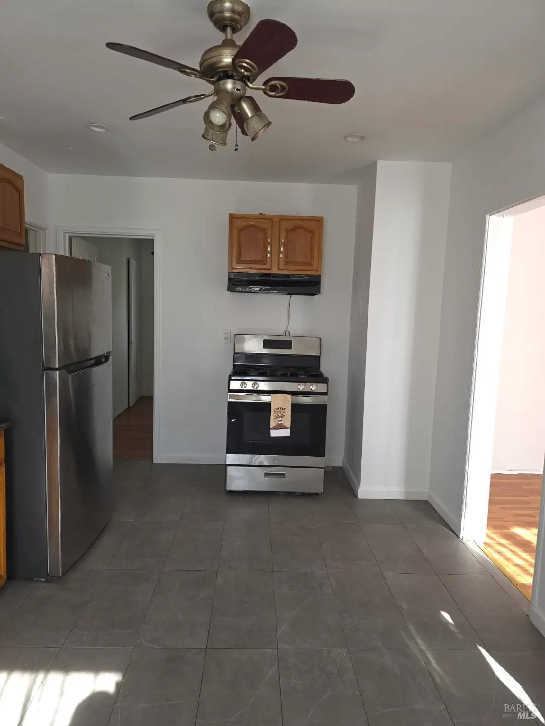 Detail Gallery Image 5 of 19 For 1029 73rd Ave, Oakland,  CA 94621 - 2 Beds | 1 Baths