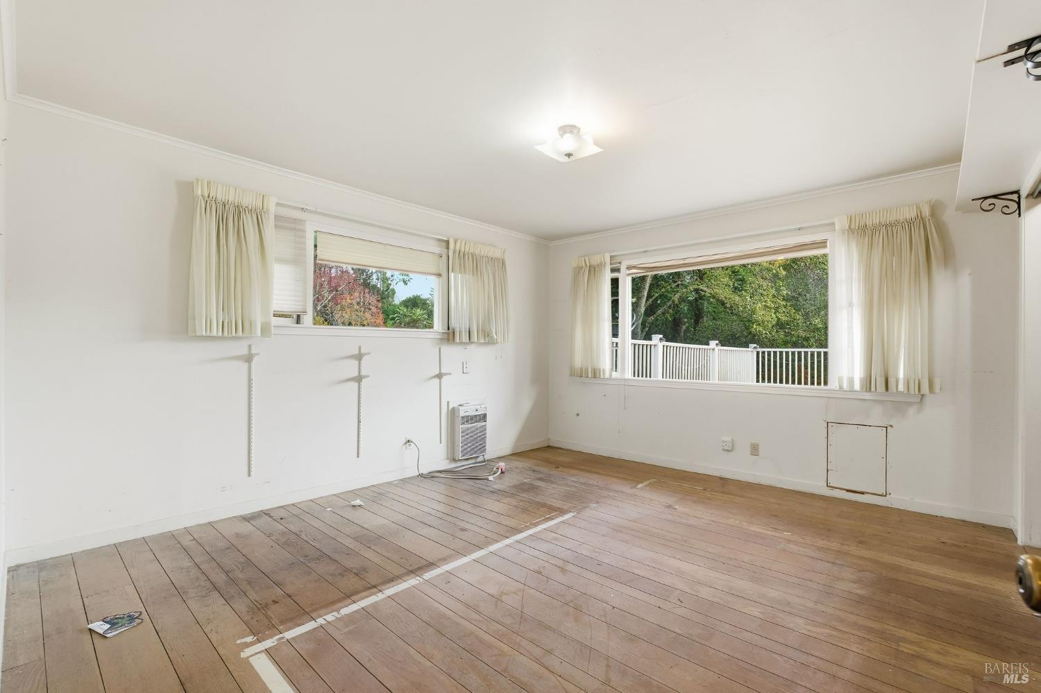 Detail Gallery Image 27 of 59 For 40 Newhall Dr, San Rafael,  CA 94901 - 4 Beds | 3/1 Baths