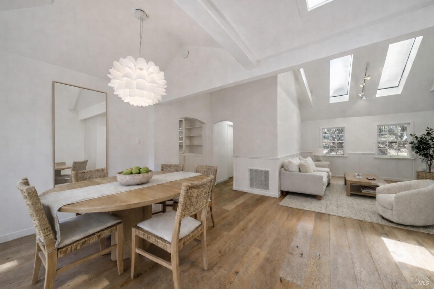 Detail Gallery Image 4 of 30 For 250 Evergreen Ave, Mill Valley,  CA 94941 - 3 Beds | 2 Baths