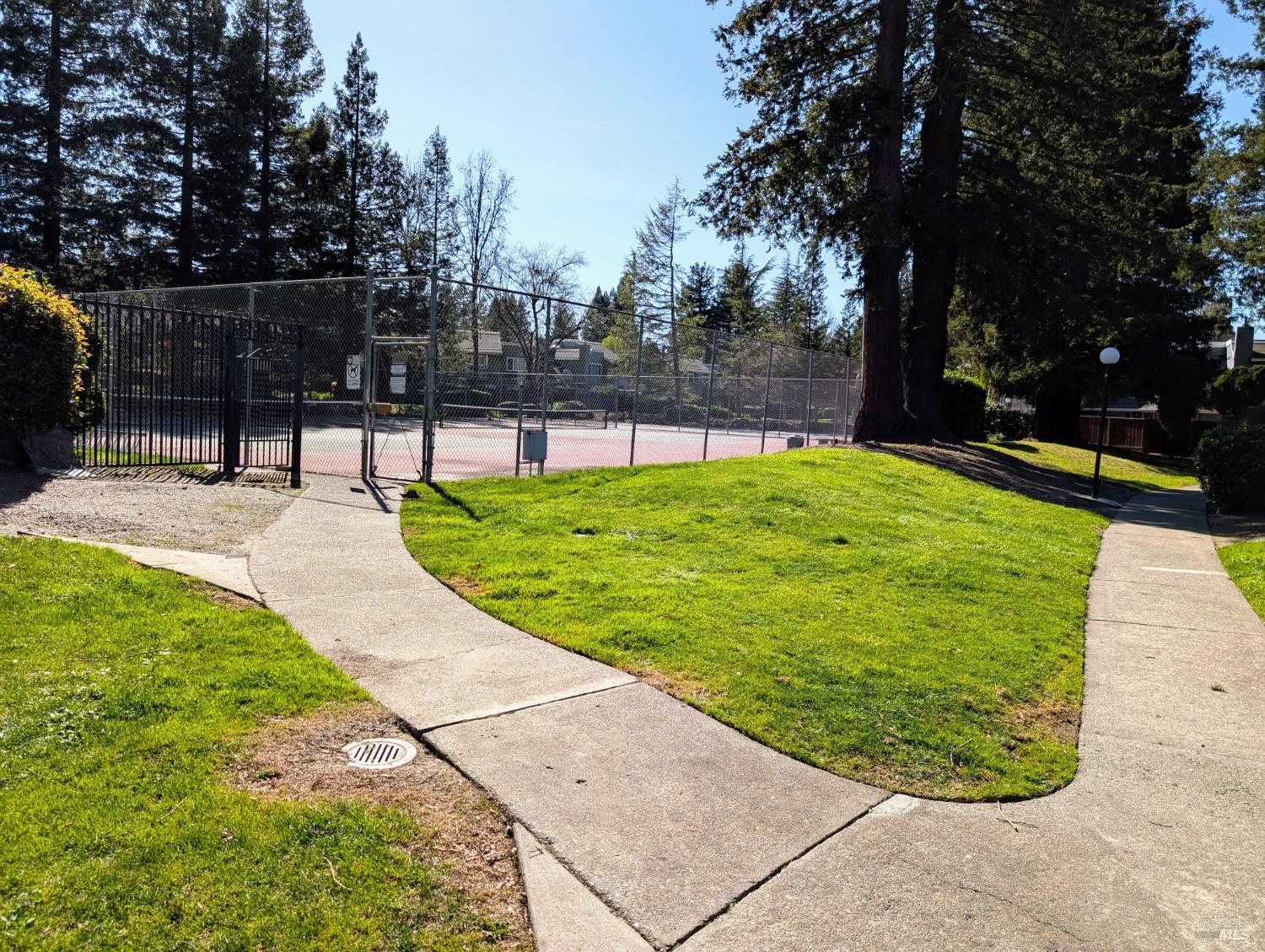 Detail Gallery Image 20 of 24 For 764 Racquet Club Cir, Rohnert Park,  CA 94928 - 2 Beds | 1/1 Baths