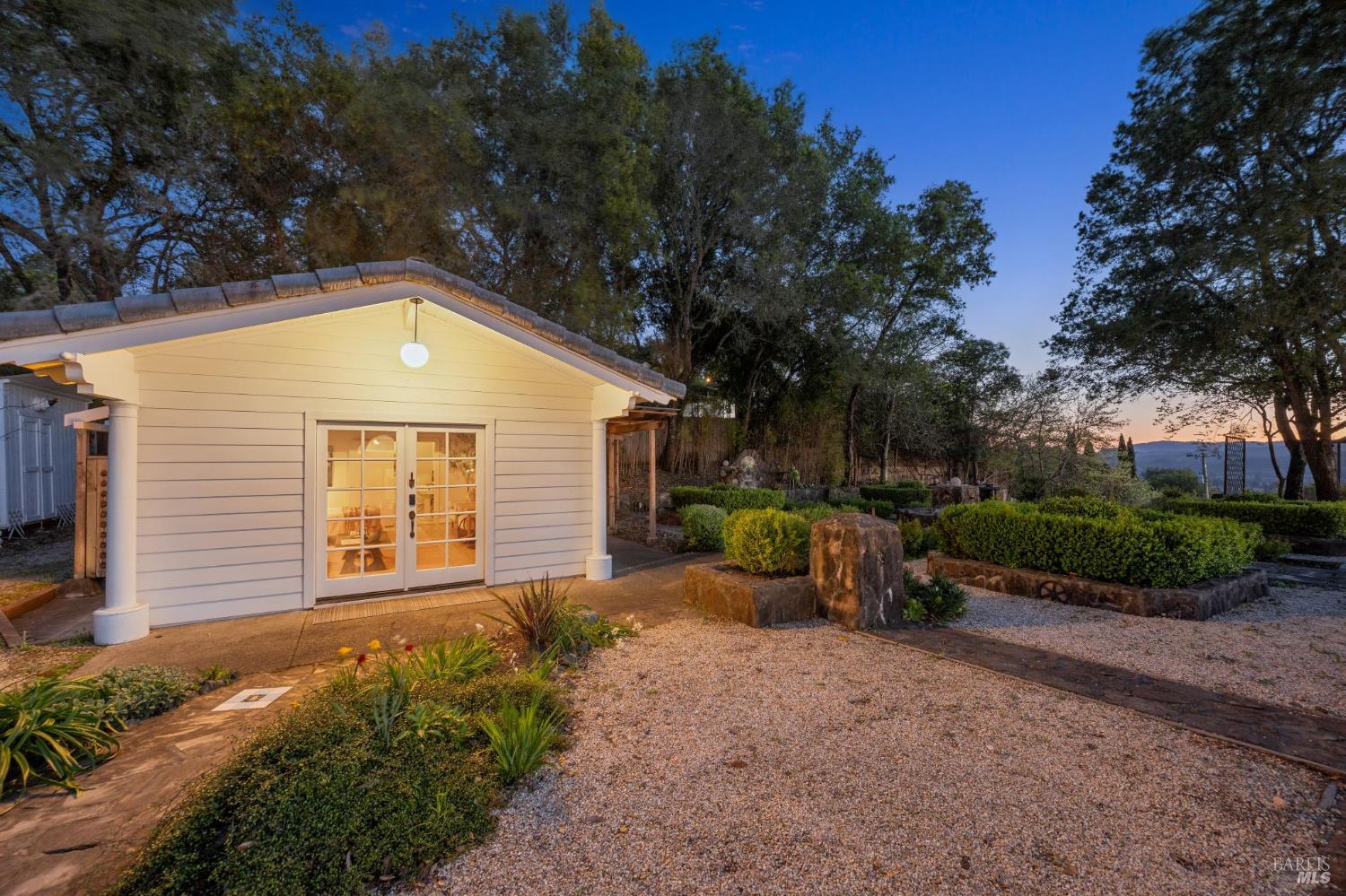 Detail Gallery Image 23 of 70 For 1236 N Fitch Mountain Rd, Healdsburg,  CA 95448 - 3 Beds | 2/1 Baths