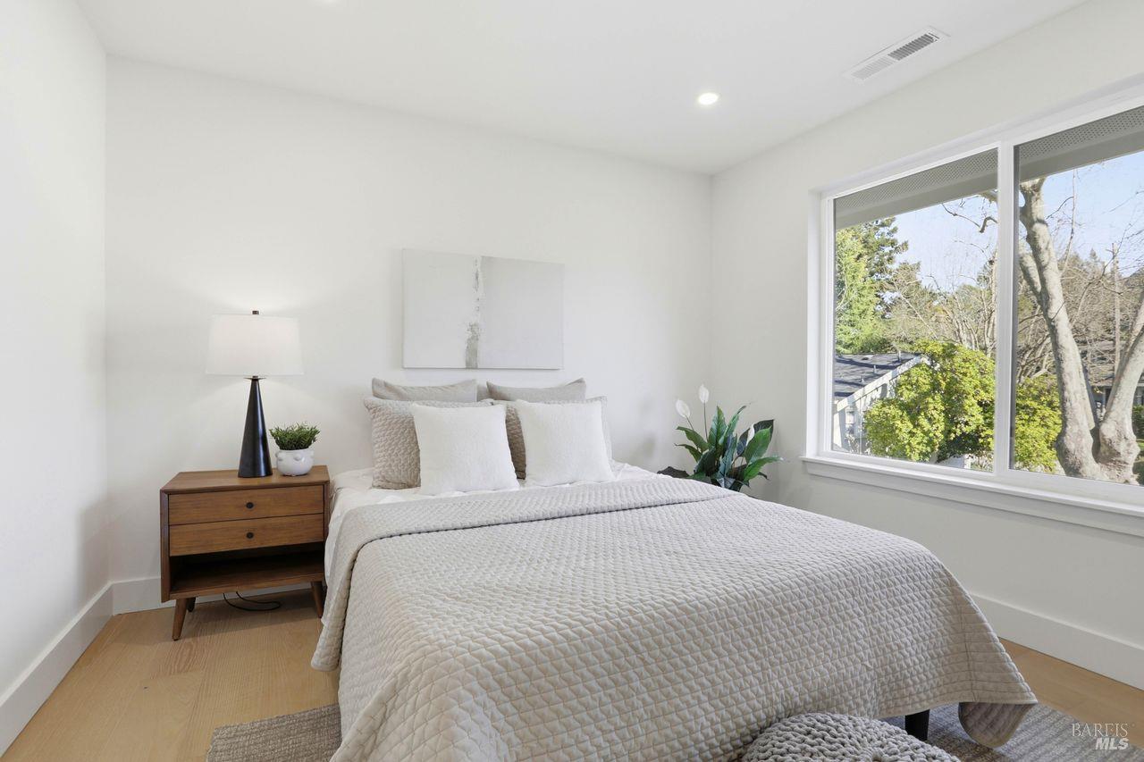 Detail Gallery Image 24 of 37 For 41 Park Dr, San Anselmo,  CA 94960 - 3 Beds | 2/1 Baths