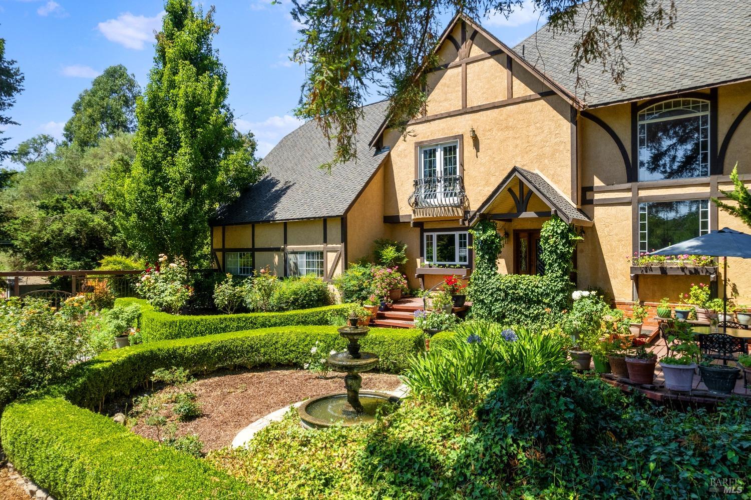 Detail Gallery Image 2 of 95 For 4038 E 3rd Ave, Napa,  CA 94558 - 4 Beds | 3 Baths