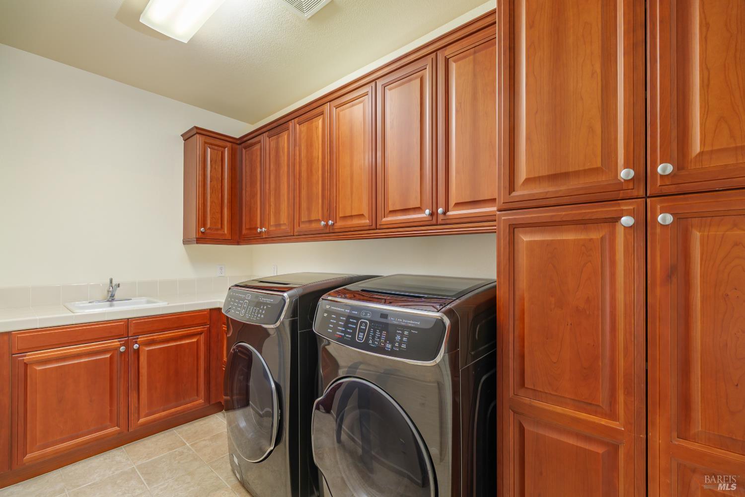 Detail Gallery Image 20 of 28 For 132 Pinheiro Cir, Novato,  CA 94945 - 3 Beds | 2/1 Baths