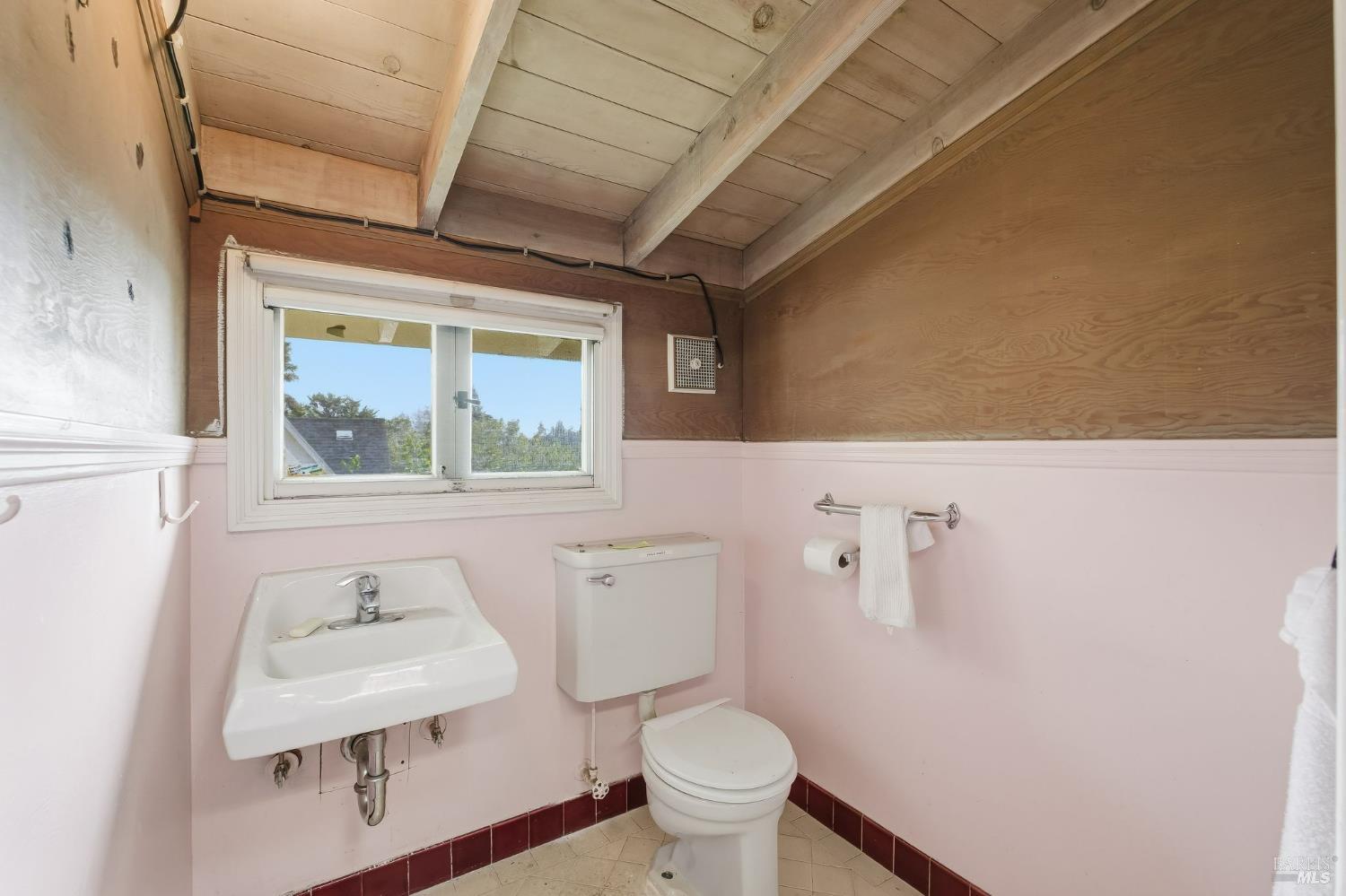 Detail Gallery Image 37 of 59 For 40 Newhall Dr, San Rafael,  CA 94901 - 4 Beds | 3/1 Baths