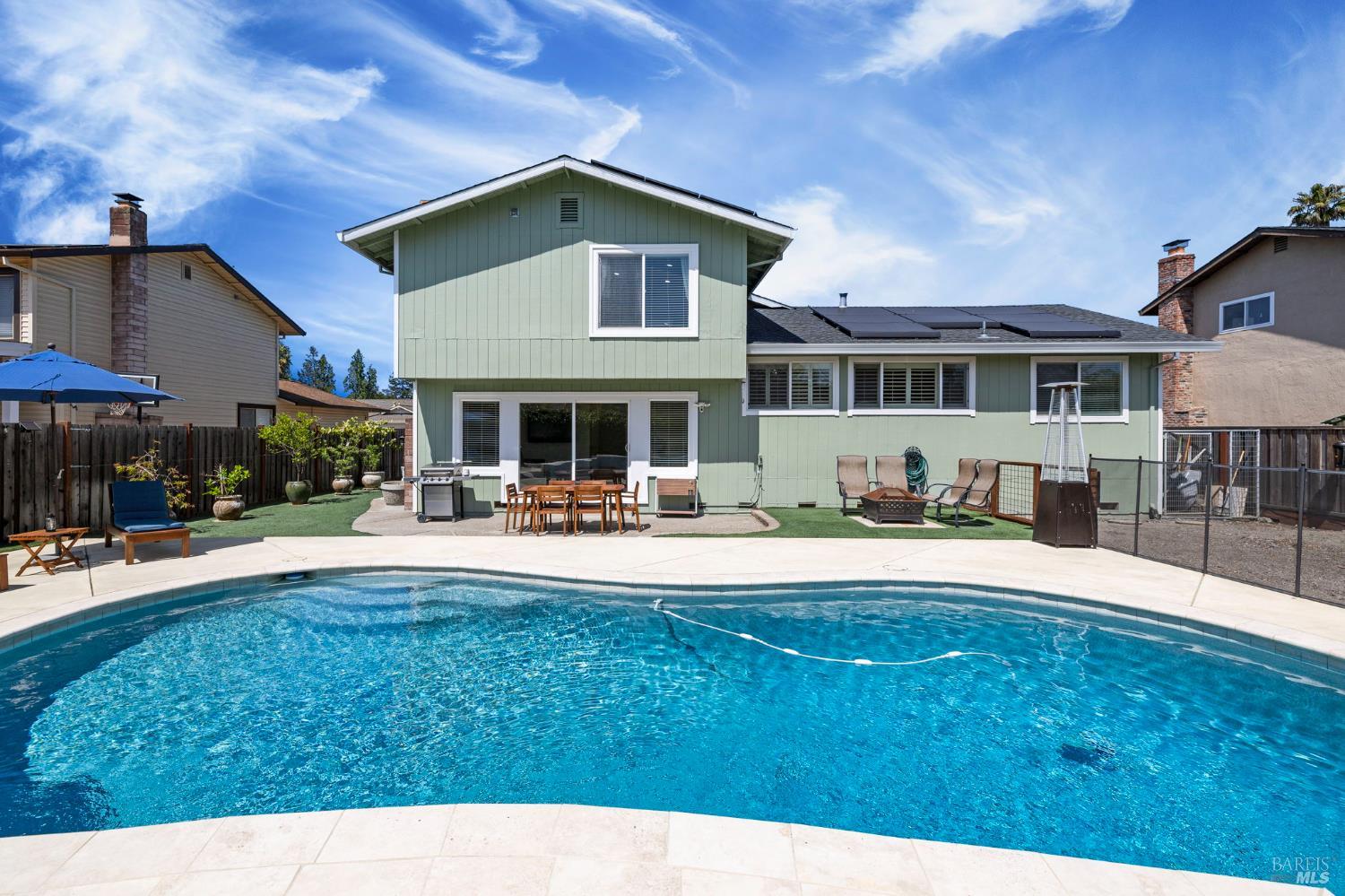 Detail Gallery Image 3 of 41 For 5328 Daniel Dr, Rohnert Park,  CA 94928 - 4 Beds | 3 Baths