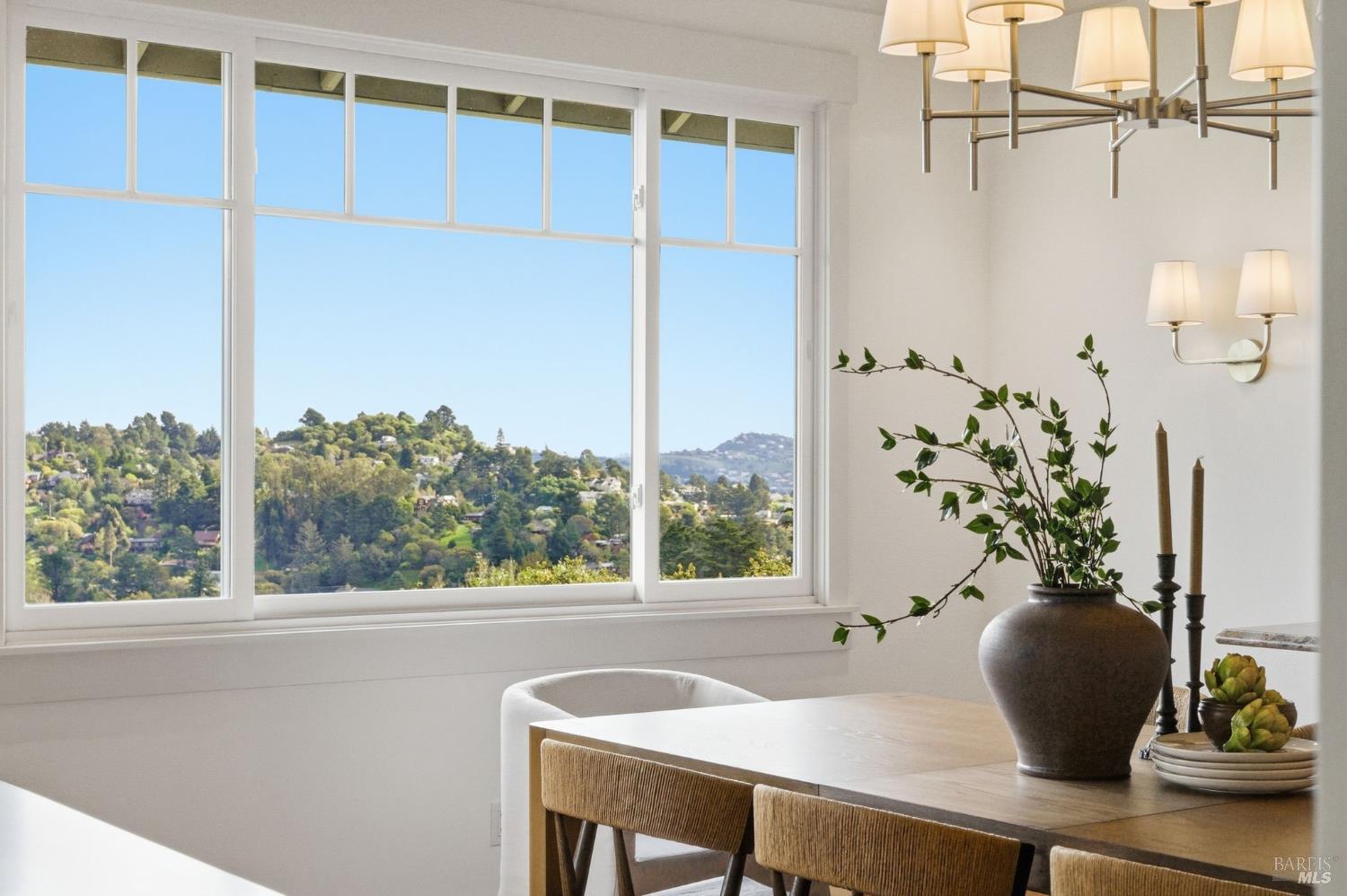 Detail Gallery Image 12 of 58 For 711 Forest Way, Mill Valley,  CA 94941 - 4 Beds | 3/1 Baths