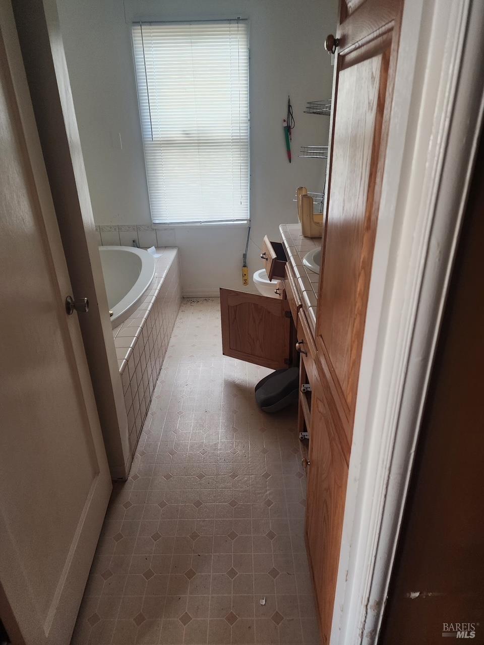 Detail Gallery Image 4 of 5 For 2814 Ohio Ave, Richmond,  CA 94804 - 2 Beds | 2 Baths