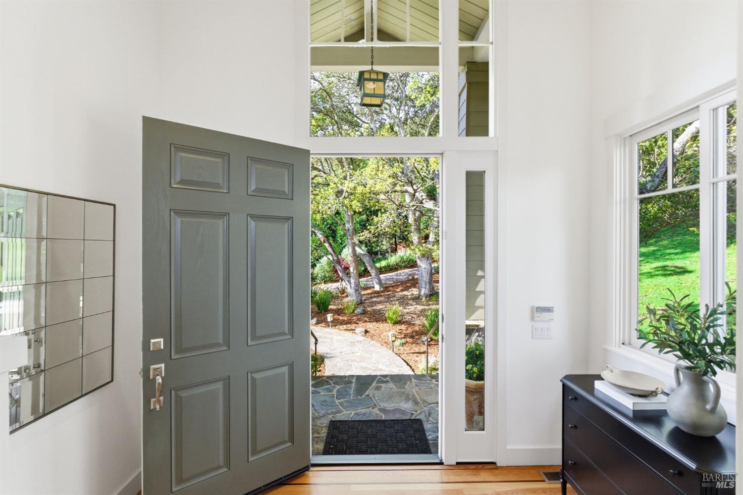 Detail Gallery Image 4 of 58 For 711 Forest Way, Mill Valley,  CA 94941 - 4 Beds | 3/1 Baths