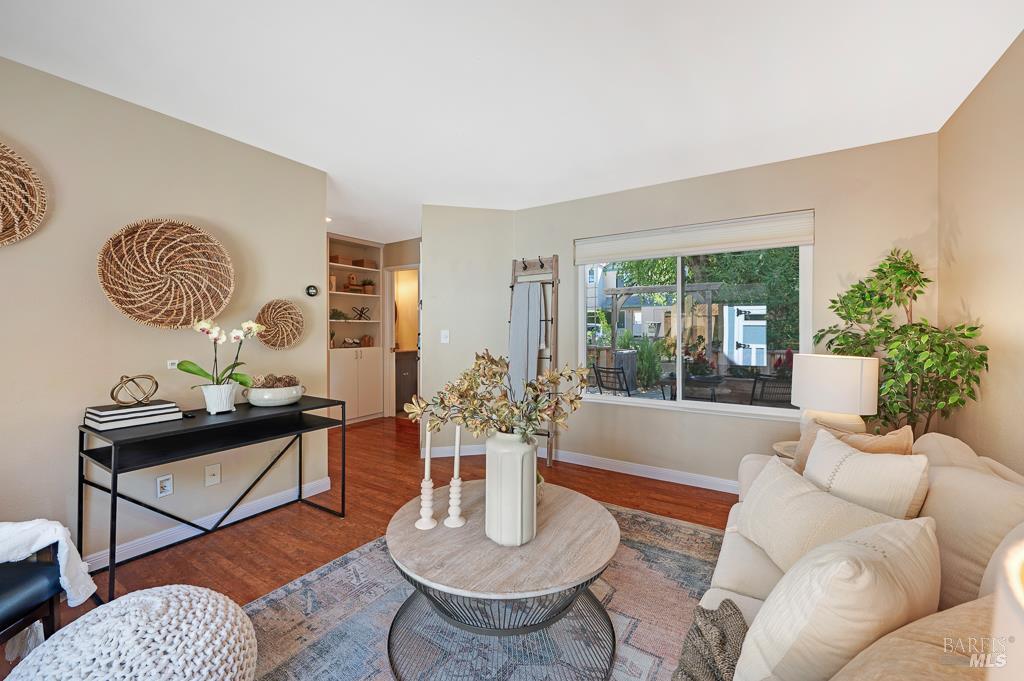 Detail Gallery Image 8 of 31 For 8148 Bodega Ave, Sebastopol,  CA 95472 - 3 Beds | 1/1 Baths