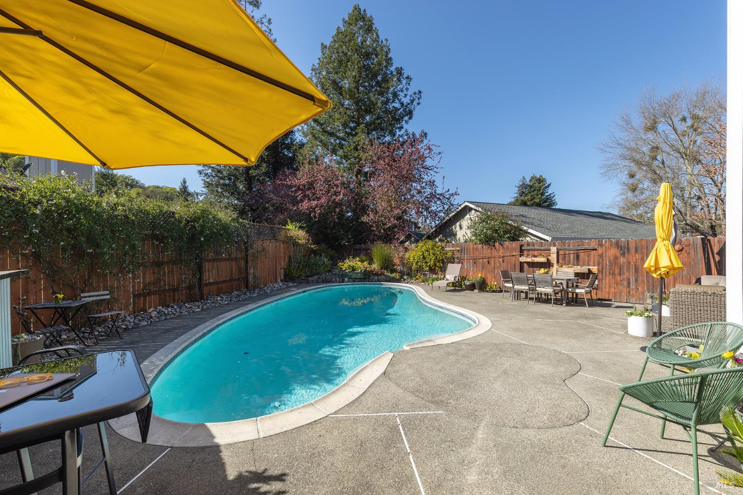 Detail Gallery Image 2 of 61 For 2409 Canin Ct, Santa Rosa,  CA 95405 - 3 Beds | 2 Baths