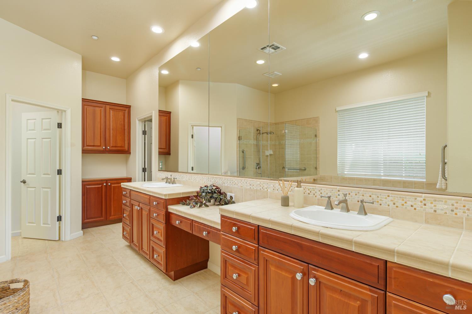 Detail Gallery Image 16 of 28 For 132 Pinheiro Cir, Novato,  CA 94945 - 3 Beds | 2/1 Baths
