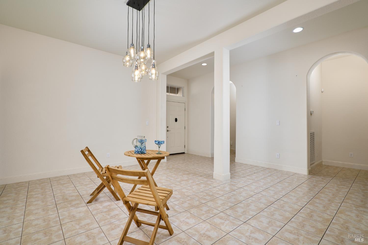 Detail Gallery Image 4 of 36 For 721 Michelbook Ln, Rio Vista,  CA 94571 - 2 Beds | 2/1 Baths