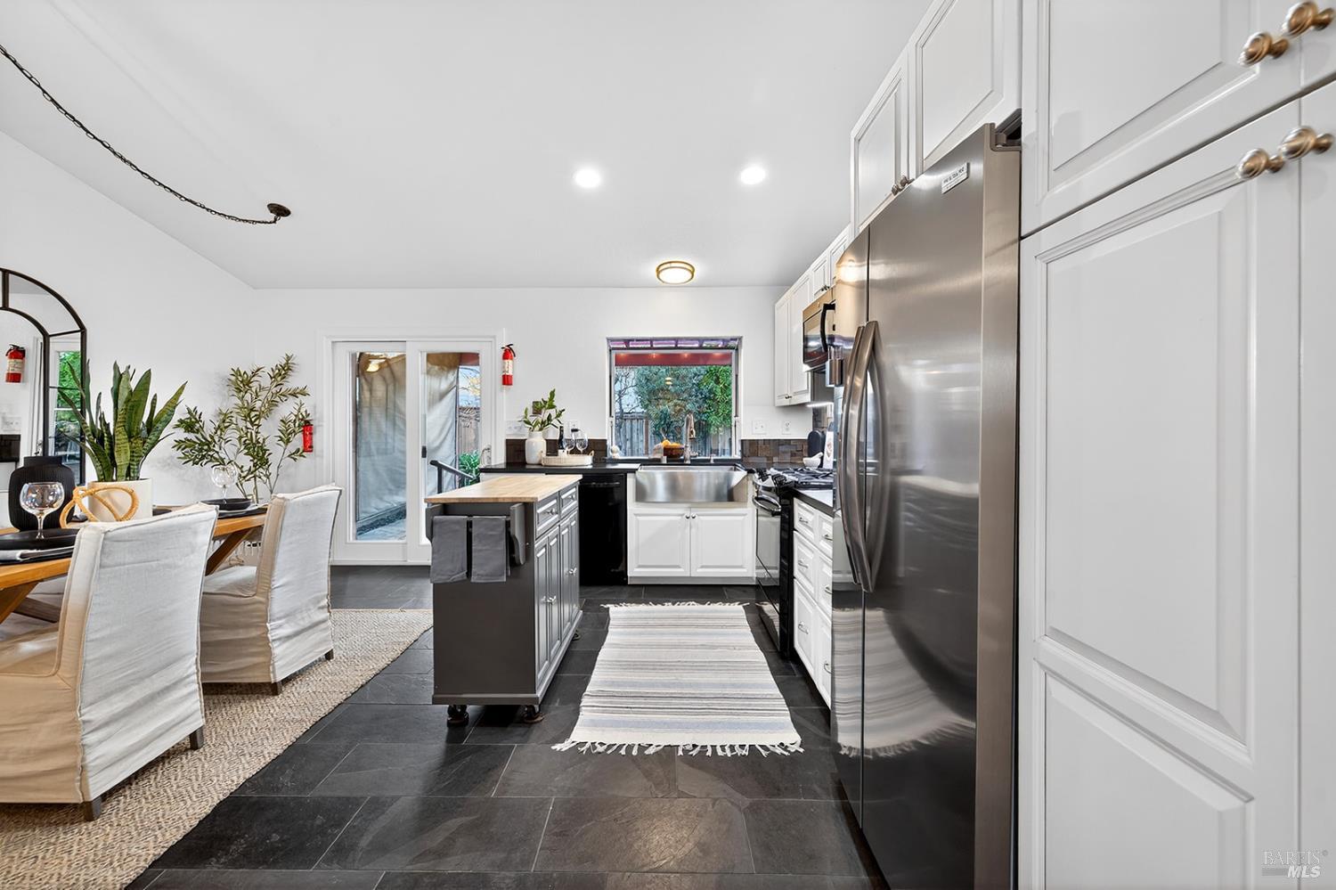 Detail Gallery Image 12 of 48 For 1056 Esparto Ct, Windsor,  CA 95492 - 3 Beds | 2 Baths