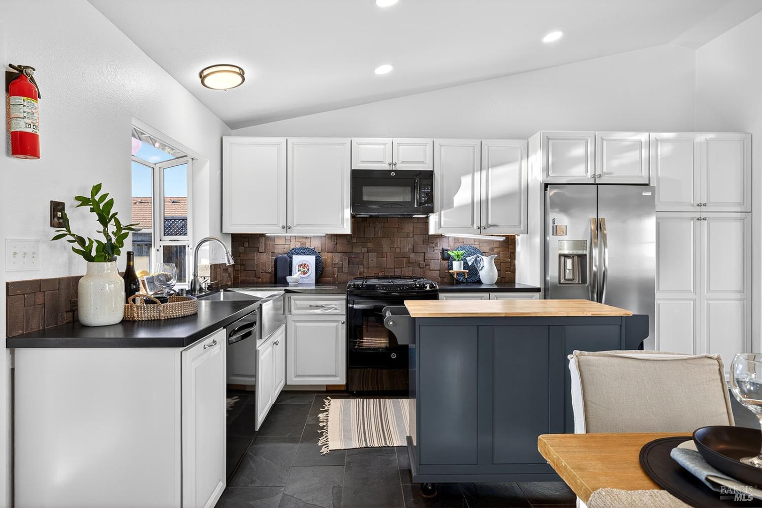 Detail Gallery Image 16 of 48 For 1056 Esparto Ct, Windsor,  CA 95492 - 3 Beds | 2 Baths