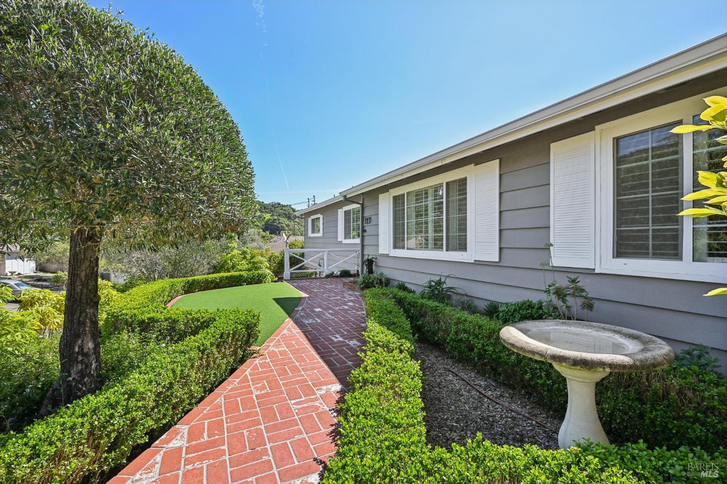 Detail Gallery Image 5 of 61 For 113 Convent Ct, San Rafael,  CA 94901 - 3 Beds | 2/2 Baths