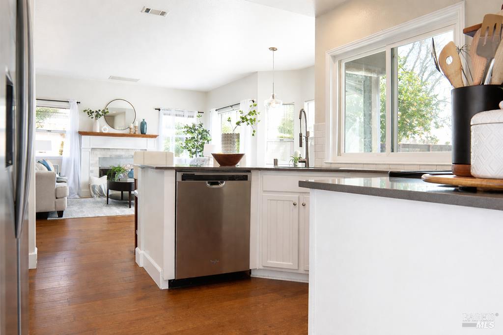 Detail Gallery Image 11 of 35 For 454 Harvest Cir, Vacaville,  CA 95687 - 5 Beds | 3 Baths