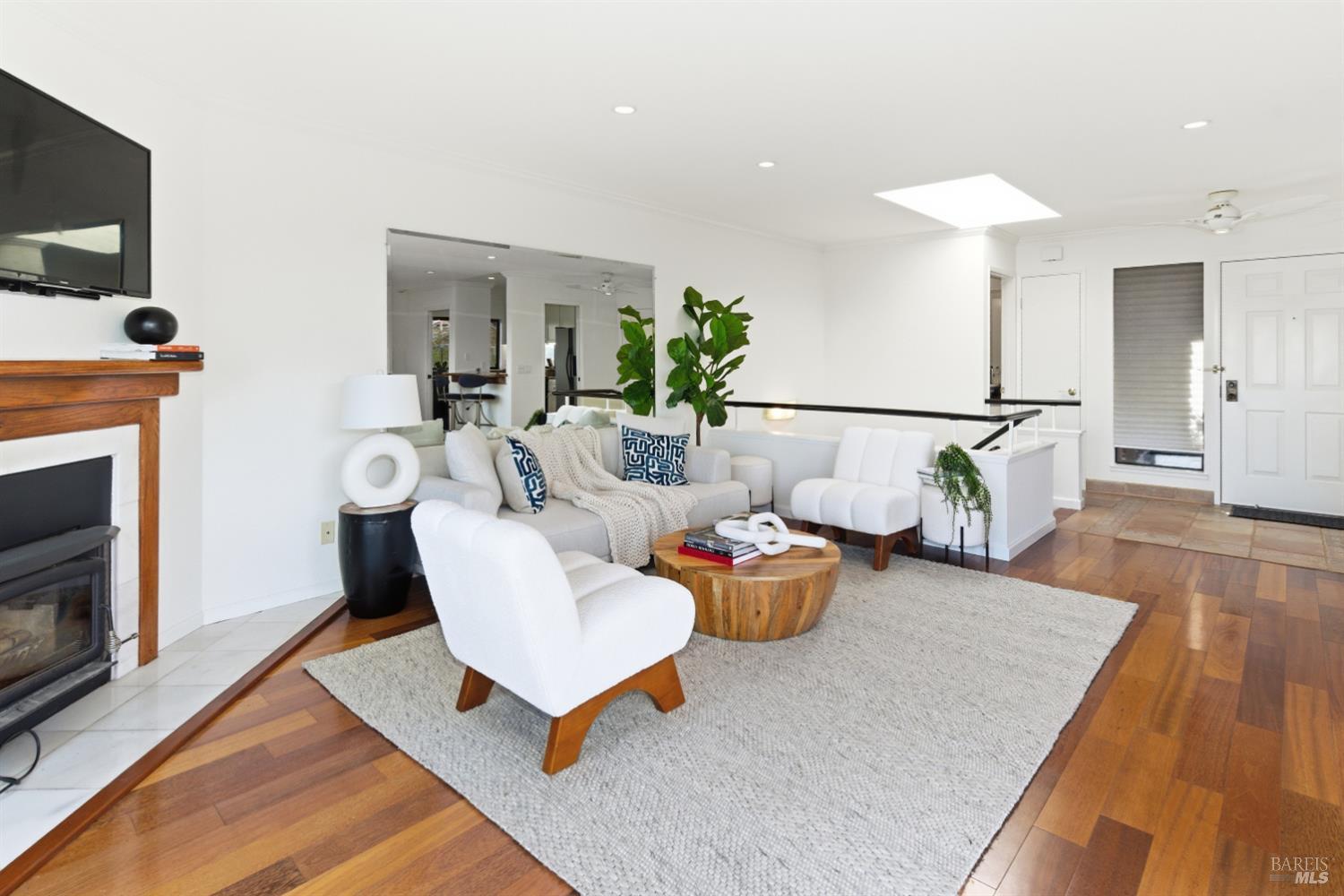 Detail Gallery Image 6 of 45 For 220 Headlands Ct, Sausalito,  CA 94965 - 2 Beds | 2/1 Baths