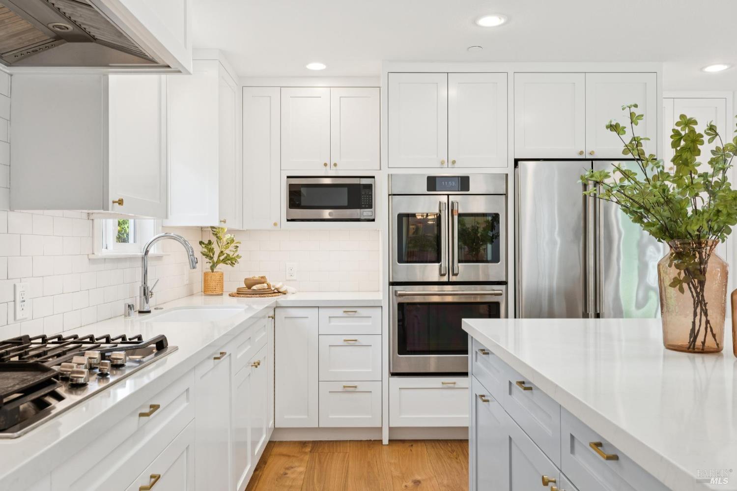 Detail Gallery Image 10 of 31 For 334 Karen Way, Tiburon,  CA 94920 - 4 Beds | 2 Baths