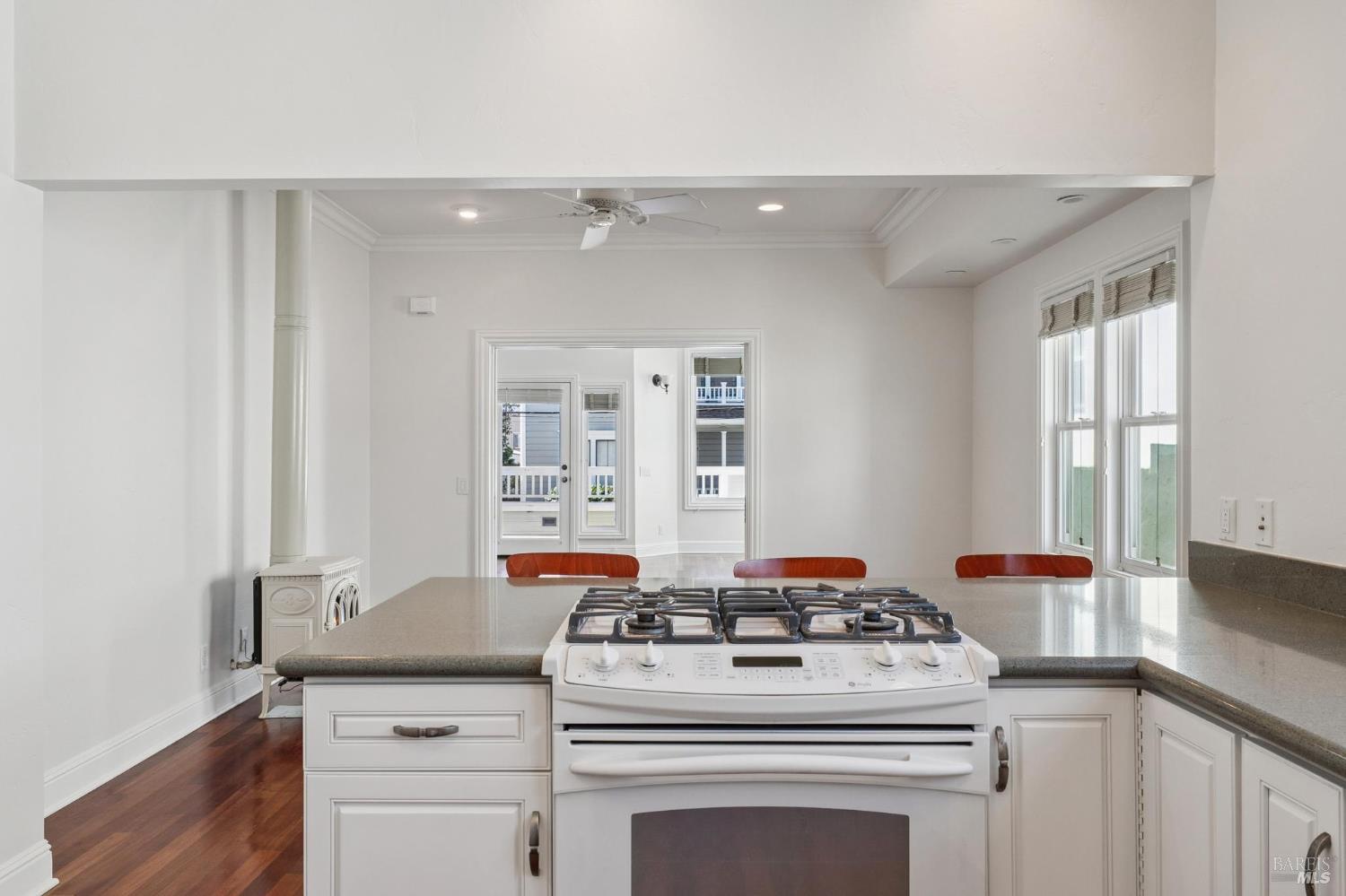 Detail Gallery Image 21 of 80 For 102 F St, San Rafael,  CA 94901 - – Beds | – Baths