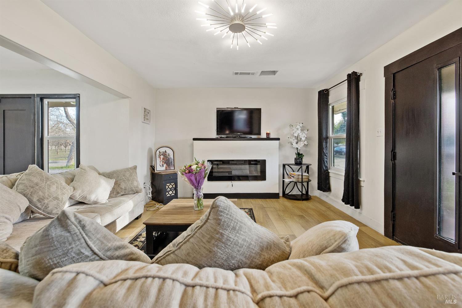 Detail Gallery Image 14 of 57 For 31460 Road 160 Rd, Visalia,  CA 93292 - 4 Beds | 3 Baths