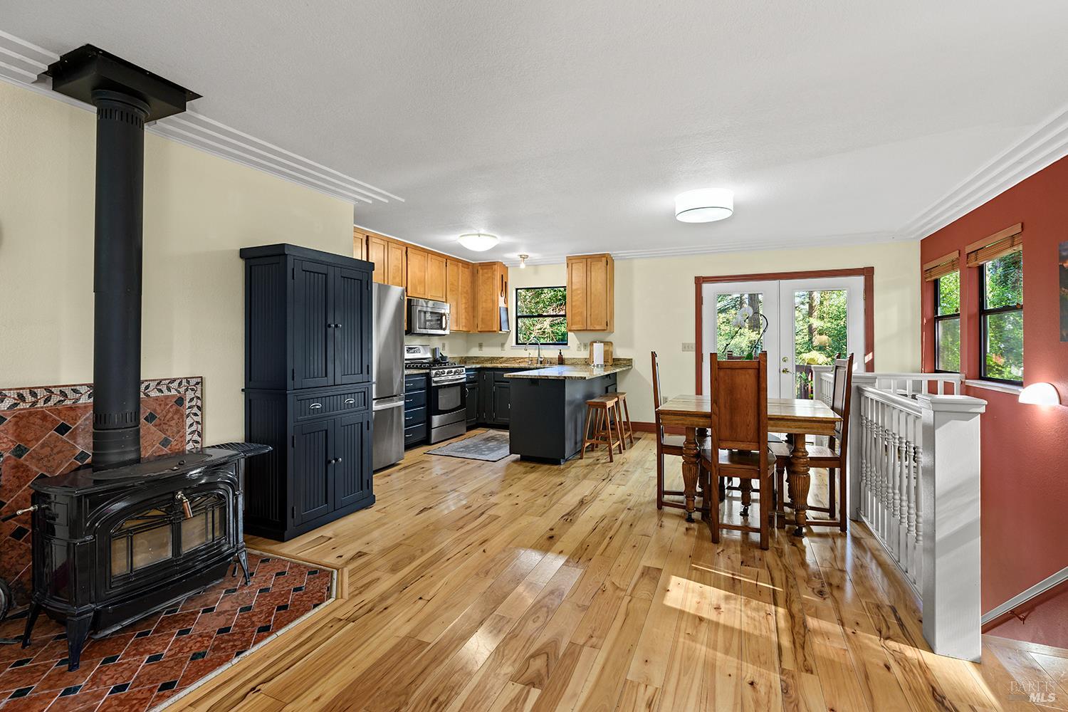 Detail Gallery Image 8 of 42 For 17450 Summit Ave, Guerneville,  CA 95446 - 3 Beds | 2 Baths