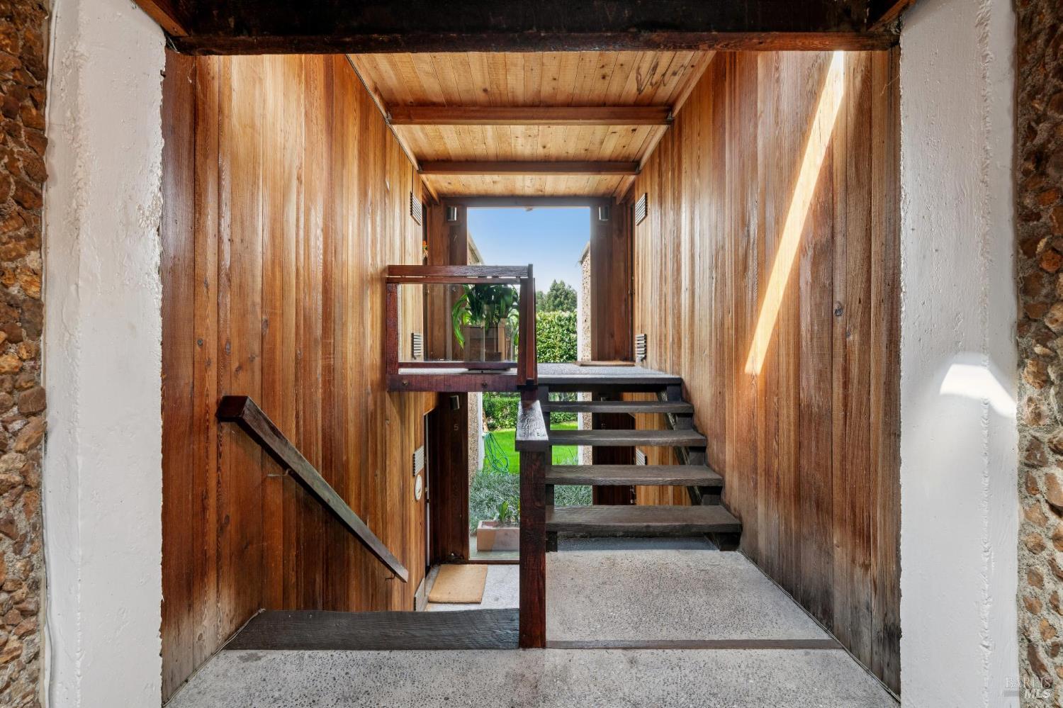 Detail Gallery Image 3 of 58 For 2 Lyford Dr #6,  Tiburon,  CA 94920 - 2 Beds | 2 Baths