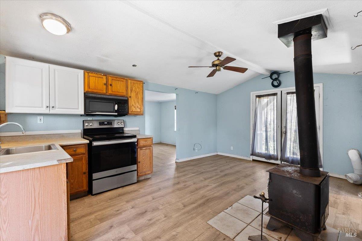 Detail Gallery Image 21 of 43 For 21399 River Ln, Geyserville,  CA 95441 - 2 Beds | 1 Baths