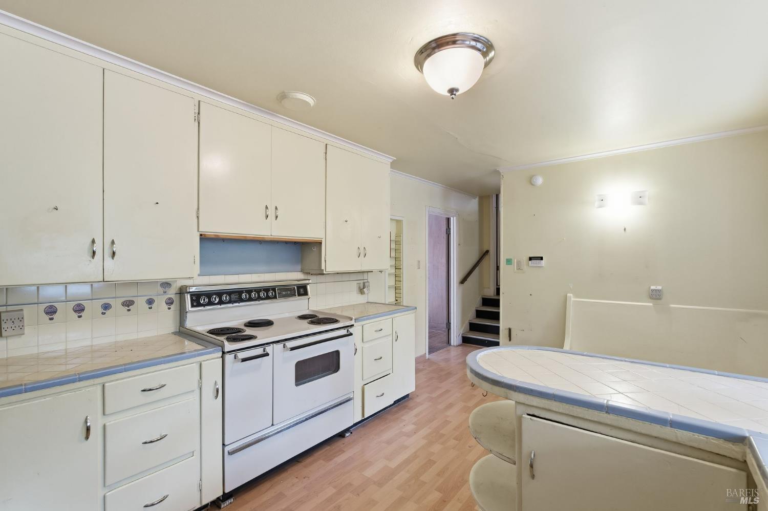 Detail Gallery Image 20 of 59 For 40 Newhall Dr, San Rafael,  CA 94901 - 4 Beds | 3/1 Baths